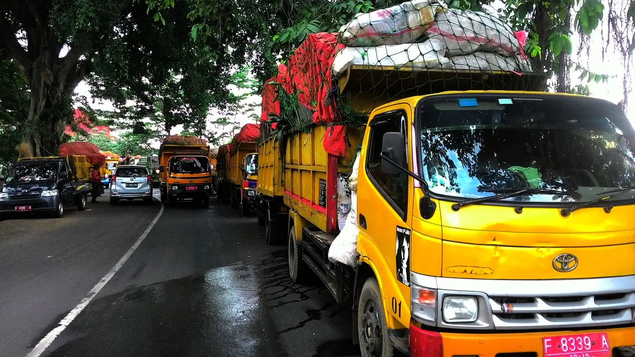 Truk sampah Bogor
