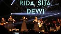Rida, Sita, Dewi (RSD) manggung di The 90's Festival: Big Reunion, Sabtu (7/11/2015). (foto: Herman Zakharia/Liputan6.com) 