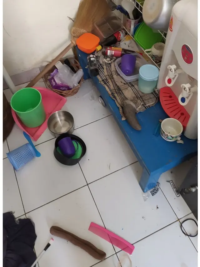 6 Potret Kamar Kos Berjamur karena Ditinggal Mudik Ini Bikin Miris