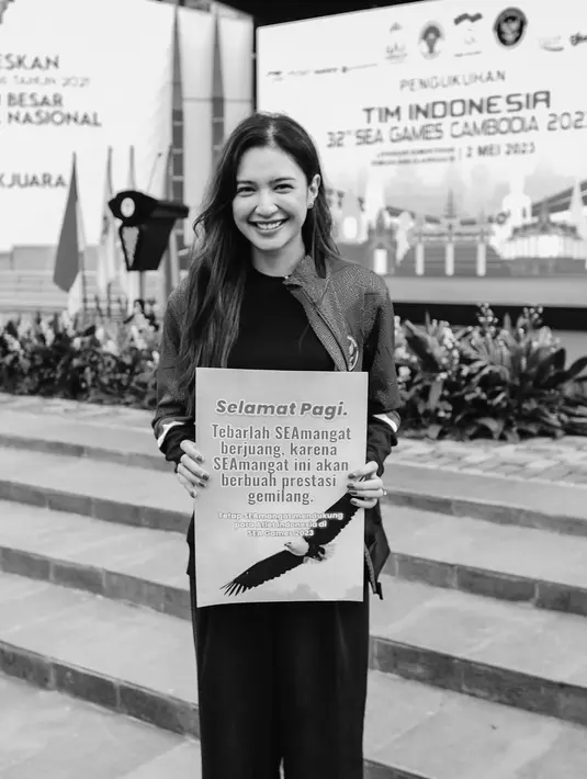 Atas prestasinya itu, Mikha sukses menuai pujian dari netizen. [Foto: IG/miktambayong].