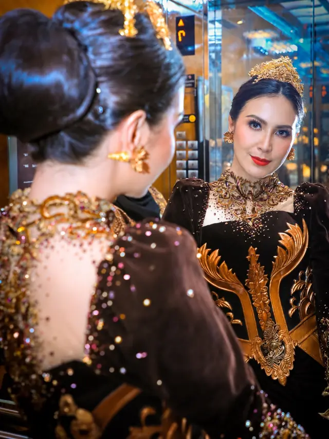 Arumi Bachsin memakai gaun Batik (instagram.com/arumibachsin_94)