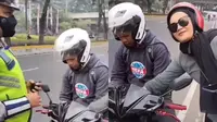 Polisi tegur pemotor (Instagram/@ndorobei.official)