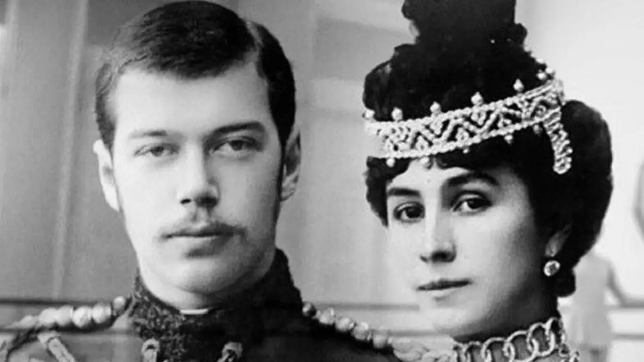 Cinta segera memenuhi hati mereka dan Nikolay meminta Matilda pindah dari rumah orang tuanya ke rumah baru yang dibelikan sang pangeran untuknya (Wikipedia)