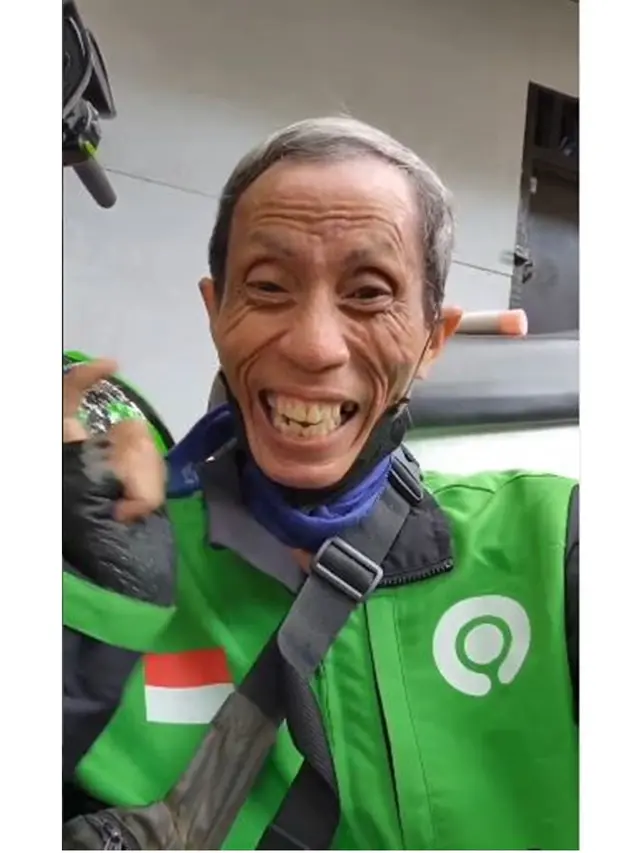 6 Potret Bahagia Driver Ojol Babeh Ary Bonceng Raline Shah, Keliling Jakarta