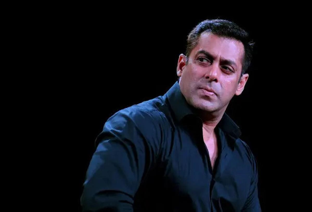 Salman Khan Baru Ucapkan Selamat Idul Adha 2025 pada Sabtu, Potret Tanpa Brewok yang Dipamerkan Bikin Fans Terpesona