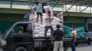 Sementara, harga beras premium berada di angka Rp14.172 per kilogram atau turun Rp42 (-0,30%) dibanding pada hari sebelumnya Selasa 8 Juli 2025. (BAY ISMOYO/AFP)