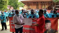Sekumpulan juru parkir (jukir)  Asosiasi Parkir Kota Surakarta (Asparta) mendatangi kantor DPC PDIP Solo untuk mendukung Ganjar Pranowo maju Pilpres 2024. (Istimewa)