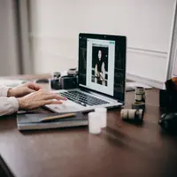 pembayaran lewat internet | pexels.com/@cottonbro