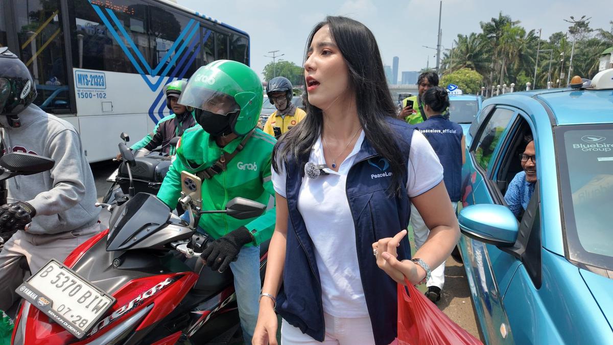 Diva Andzani Miss Indonesia Banten 2022 Bagi 500 Paket Makanan untuk Ojol, Rute Senayan ke Monas
