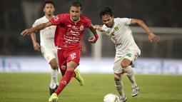 Peran Rohit terhadap Persija Jakarta begitu vital. Kualitasnya sebagai pemain terbilang mumpuni dan mampu bermain di berbagai posisi, mulai dari gelandang bertahan, box to box, serang hingga bek tengah. (Bola.com/Yoppy Renato)