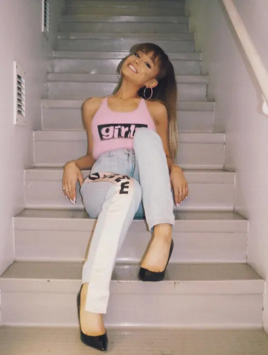 Baru saja memulai jalinan kasihnya di bulan Agustus, memang terdengar sangat terburu-buru jika pernikahan mereka akan segera berlangsung. (Instagram/arianagrande)