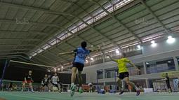 Aksi para atlet Bulutangkis Indonesia yang sedang berlatih di Cipayung, Jakarta Timur, Senin (14/8/2017). Tim Bulutangkis akan menghadapi dua event besar yaitu SEA Games 2017 dan BWF World Championship. (Bola.com/Nicklas Hanoatubun)