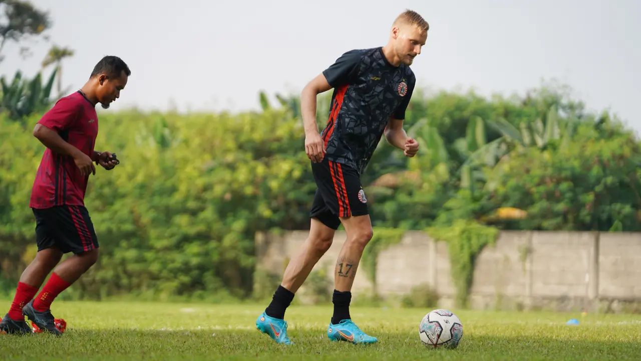 Foto: Aksi Hanno Behrens Saat Mengikuti Latihan Perdana Bersama Persija Jakarta