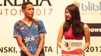 Pebulutangkis dari klub Exist Jakarta, Chico Aura Wardoyo (kiri) adalah salah satu pemain muda yang akan tampil pada ajang Djarum Superliga Badminton 2017.  (Bola.com/Nicklas Hanoatubun)