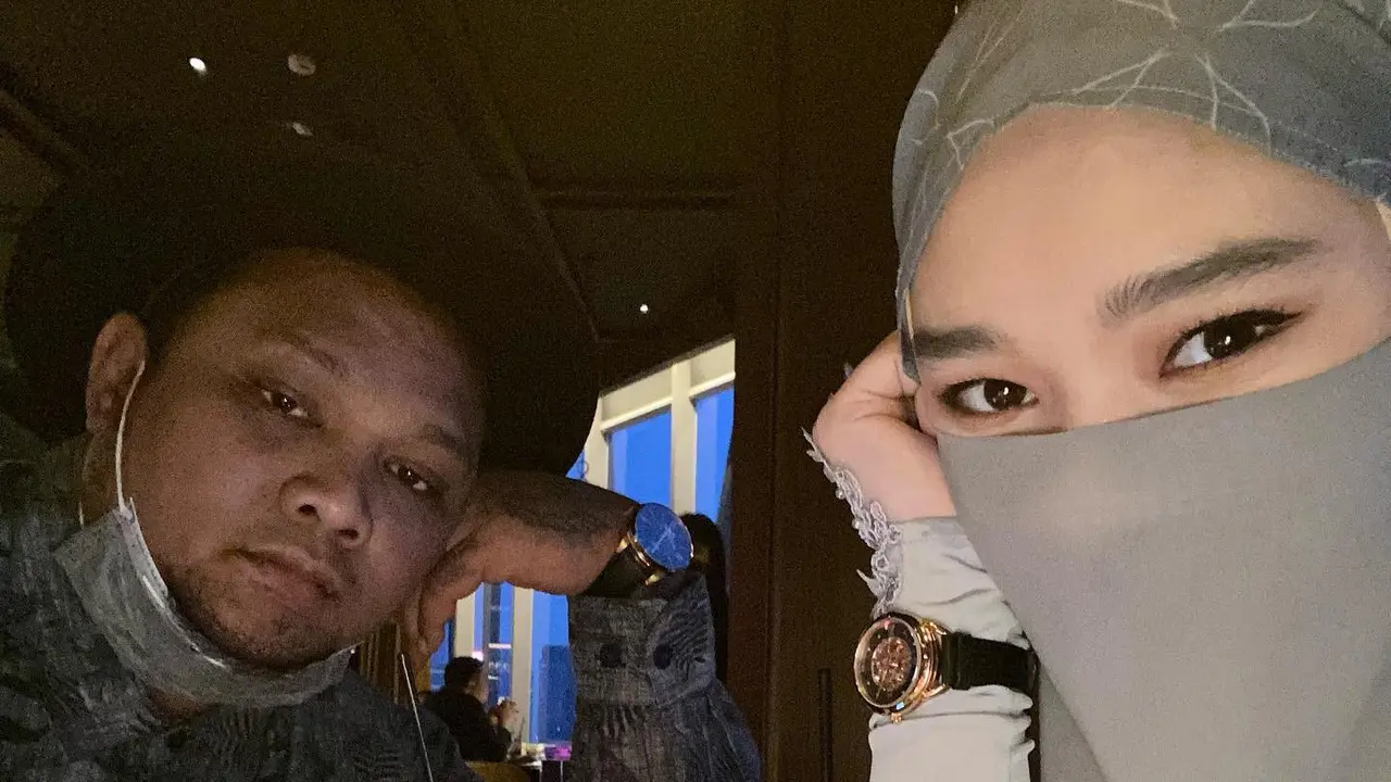 7 Potret Mesra Virgoun dan Inara Rusli Istrinya, Harmonis