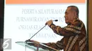 Menteri Pertahanan Ryamizard Ryacudu bersiap memberikan pidato pembuka silaturahmi persatuan purnawirawan TNI-AD serta Ormas di Jakarta, Jumat (13/5/2016). Acara dihadiri sejumlahtokoh dan membahas bahaya laten PKI. (Liputan6.com/Helmi Fithriansyah)