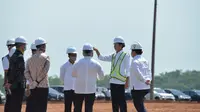 Presiden Jokowi meninjau pengembangan Kawasan Industri Batang.