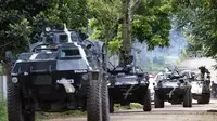 Kendaraan lapis baja militer Filipina kala patroli di Marawi, Mindanao (AP)