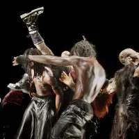 Sebuah koleksi yang menandakan perayaan album Nine Inch Nails yang viseral dan ground-breaking.