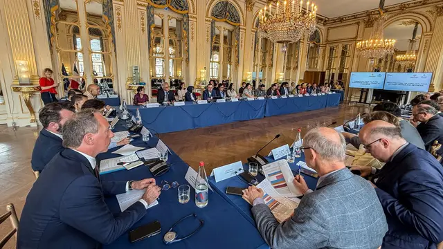 Menteri Ekonomi Kreatif (Menekraf), Teuku Riefky Harsya, dan Menteri Kebudayaan, Fadli Zon, memenuhi undangan Menteri Kebudayaan Perancis, Rachida Dati, dalam forum "Strategic Cultural Dialogue" di Paris.