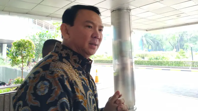 Mantan Gubernur DKI Jakarta Basuki Tjahaja Purnama atau akrab disapa Ahok menyambangi kantor Kementerian BUMN, Rabu (13/11/2019).