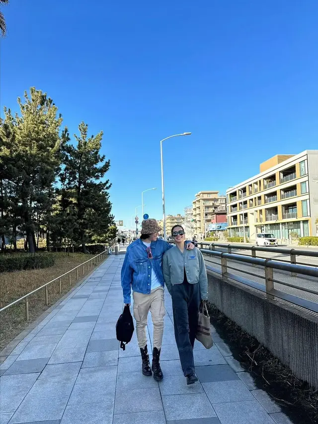 Vino G. bastian dan Marsha Timothy di Jepang. [Foto: Instagram/marshatimothy]