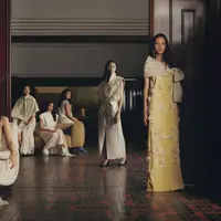 Sebuah kejutan datang dari SAPTO DJOJOKARTIKO Fall Winter 2024. Dalam penjelasaanya, Koleksi ini merepresentasikan esensi roda kehidupan yang terus bergulir, sebuah perjalanan reflektif dirinya melalui penjelajahan kreasi yang terus menerus berkembang. [ Foto dok: SAPTO DJOJOKARTIKO ]