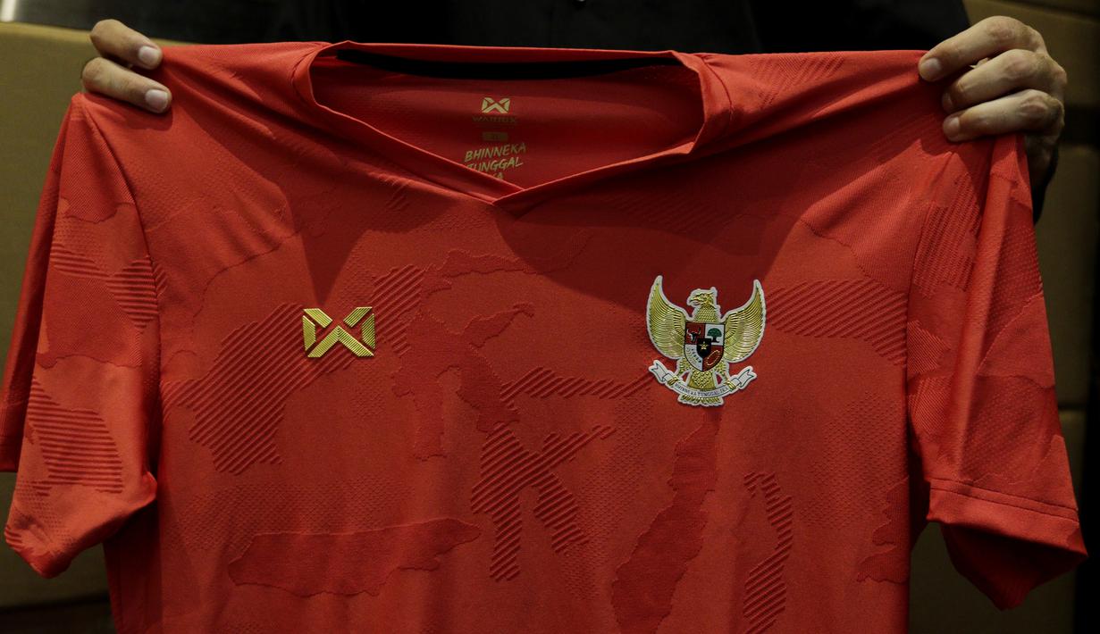 Motif kepulauan Indonesia di jersey Timnas saat peluncuran Warrix Indonesia di Hotel Santika, Jakarta, Kamis, (6/2/2020). Apparel asal Thailand ini resmi masuk pasar Indonesia. (Bola.com/M Iqbal Ichsan)