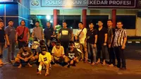 Lima orang pelaku begal masih berusia belasan tahun ditangkap anggota Unit Pidum Polrestabes Palembang (Liputan6.com / Nefri Inge)