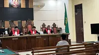 Mantan Gubernur Lampung, Arinal Djunaidi didakwa melakukan intervensi dalam proses penunjukan BUMD penerima Participating Interest (PI) 10 persen. (Liputan6.com/Ardi Munthe).