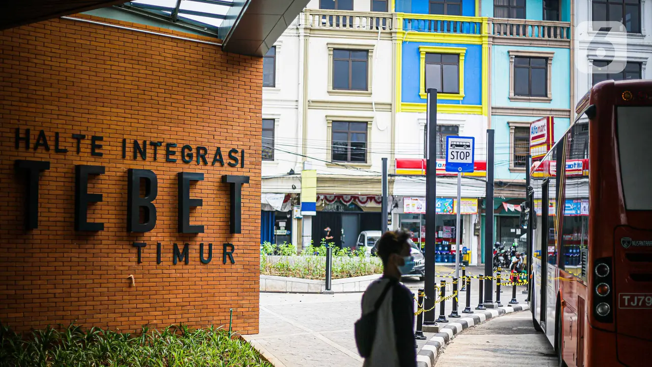 Wajah Baru Halte Integrasi Stasiun Tebet