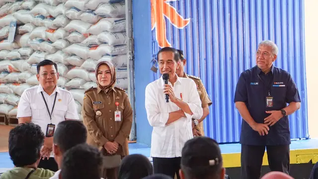 Jokowi.