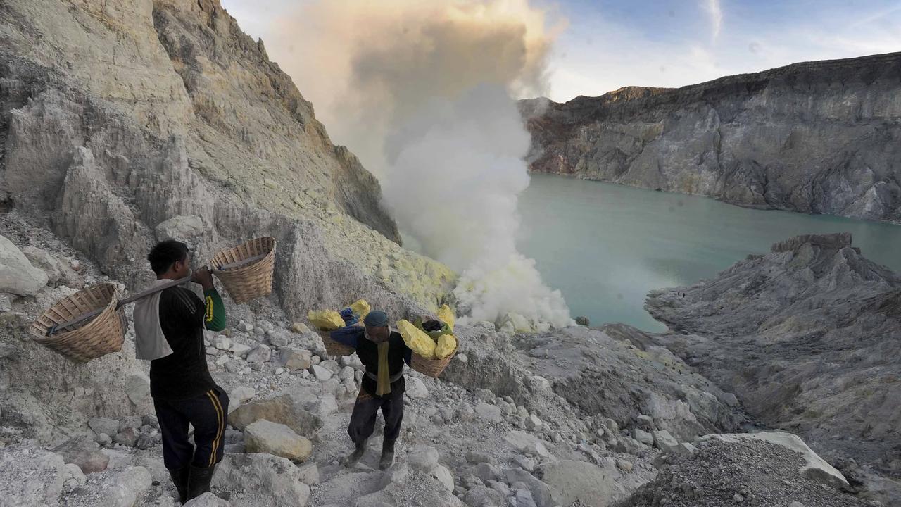 FOTO: Kawah Ijen Destinasi Favorit Wisata Alam Akhir Tahun