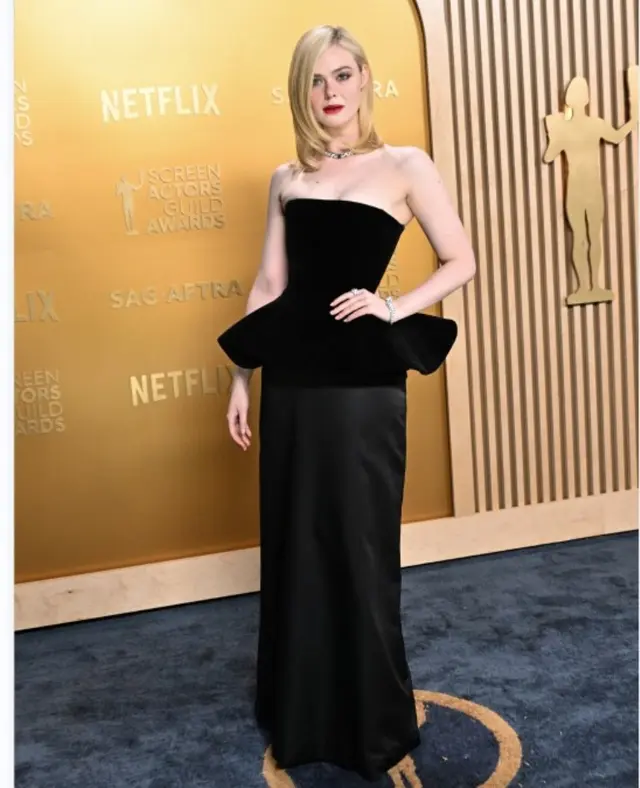 Elle Fanning Selebriti Berbusana Terbaik di SAG Awards 2025, dari Timothee Chalamet.  (Robyn Beck / AFP)
