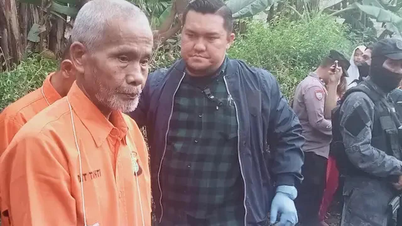 Sidang kasus pembunuhan berantai ini juga dihadiri oleh tiga terdakwa yaitu Wowon Erawan alias Dukun Aki, Solihin alias Duloh dan Dede Solehuddin.
