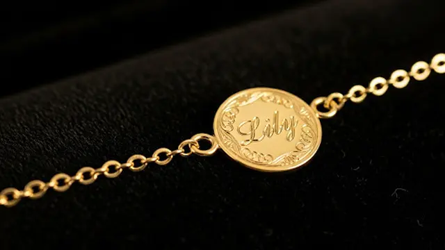 Gelang Rantai Emas Tipis dengan Charm Ukiran Nama