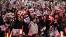 Pembebasan Yoon Suk Yeol dilakukan setelah pengadilan membatalkan penahanannya karena alasan prosedural. (Jung Yeon-je/AFP)