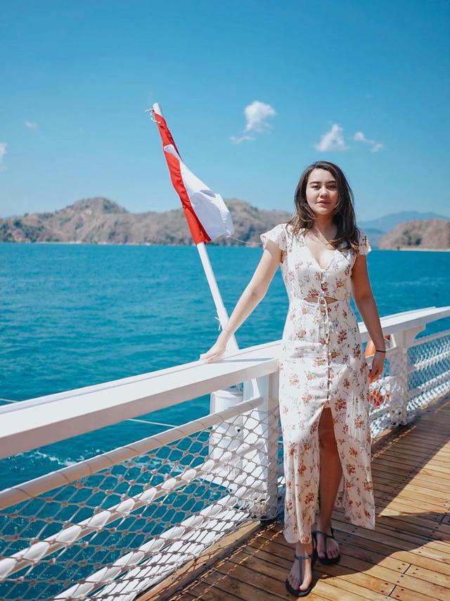 Gaya Fashion Liburan Ala Aaliyah Massaid