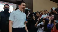 Pakai Kemeja Putih, Harvey Moeis Akan Dengarkan Dakwaan dalam Kasus Korupsi Timah