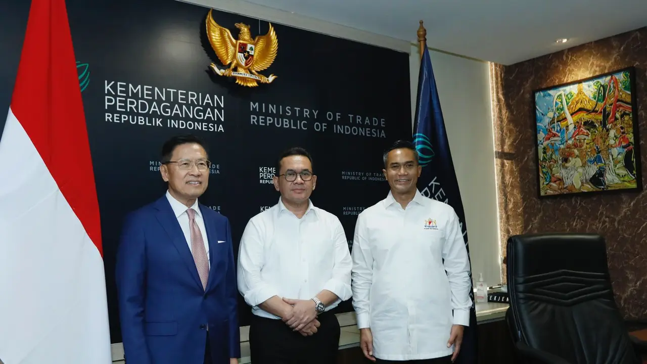 Ketum Kadin Indonesia 2024-2029 Anindya Bakrie melakukan safari kepada sejumlah menteri dan wakil menteri yang baru dilantik di Kabinet Merah Putih.