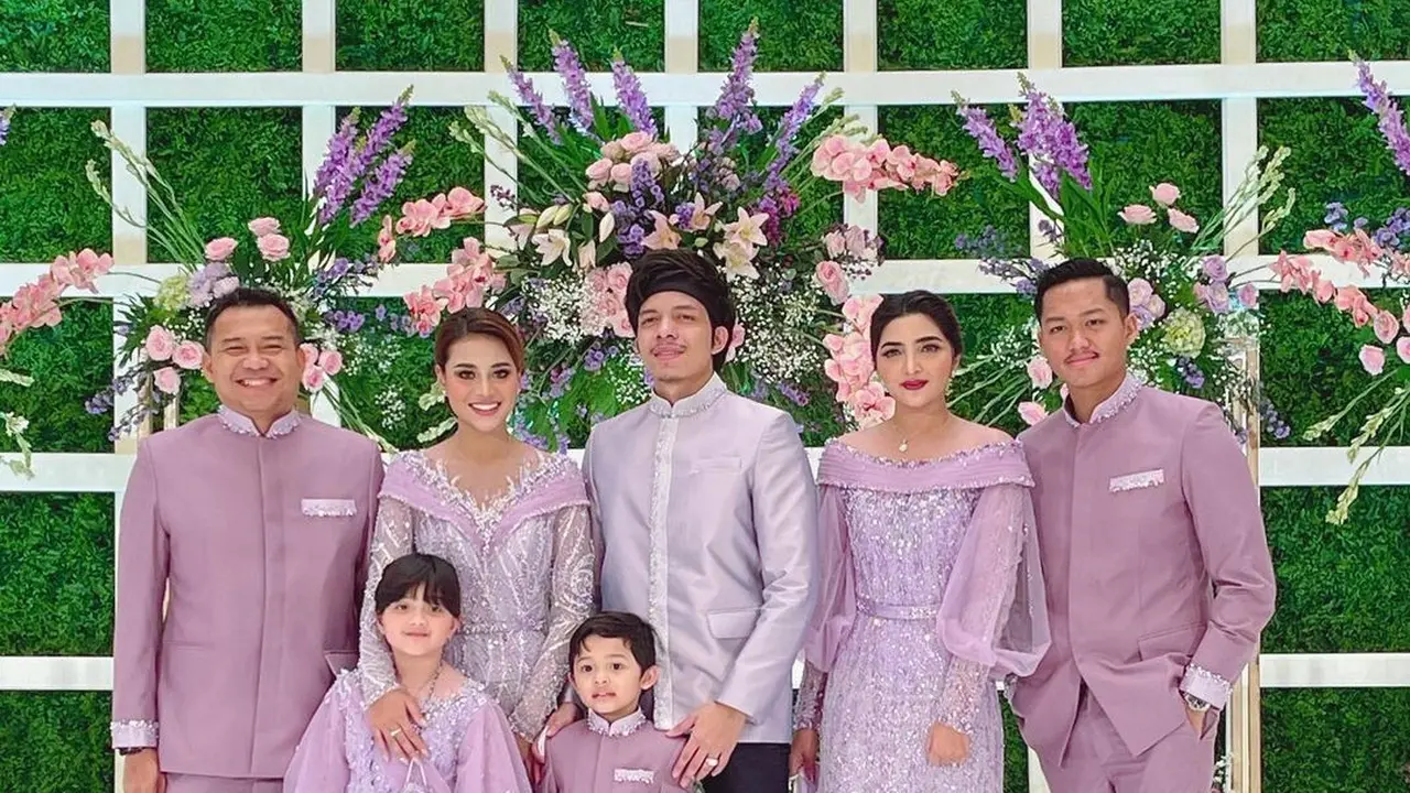 Lamaran Atta Halilintar dan Aurel Hermansyah. (Foto: Instagram @ashanty_ash)