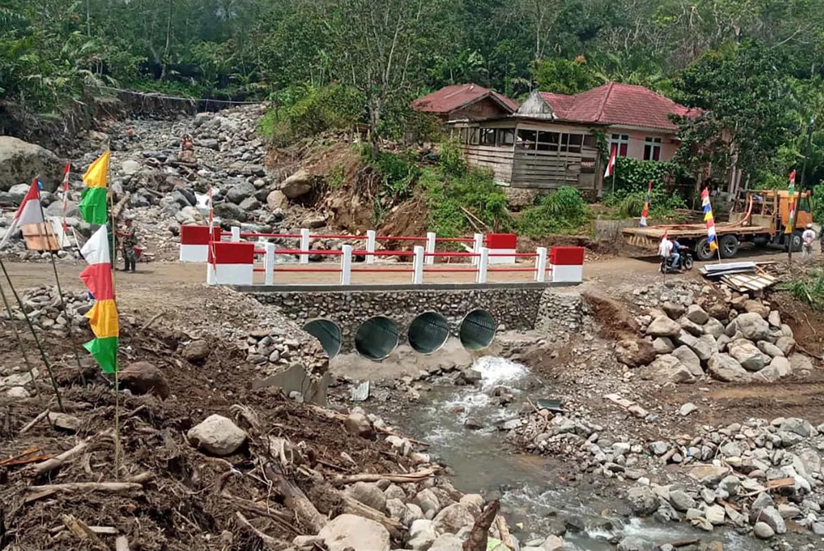 FOTO: Jembatan Aramco Aek Sibontor Kembali Buka Akses Warga Padangsidimpuan