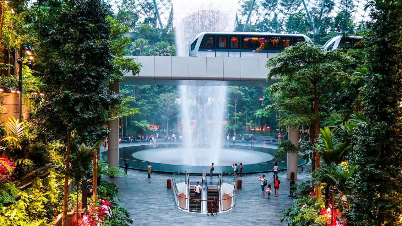 "Kalau nanti terbang ke Singapura per 1 Januari 2026 maka nanti dipajakin (Singapura) sehingga tiketnya akan lebih mahal," kata Eniya seperti dilansir dari Antara, Kamis (4/7).