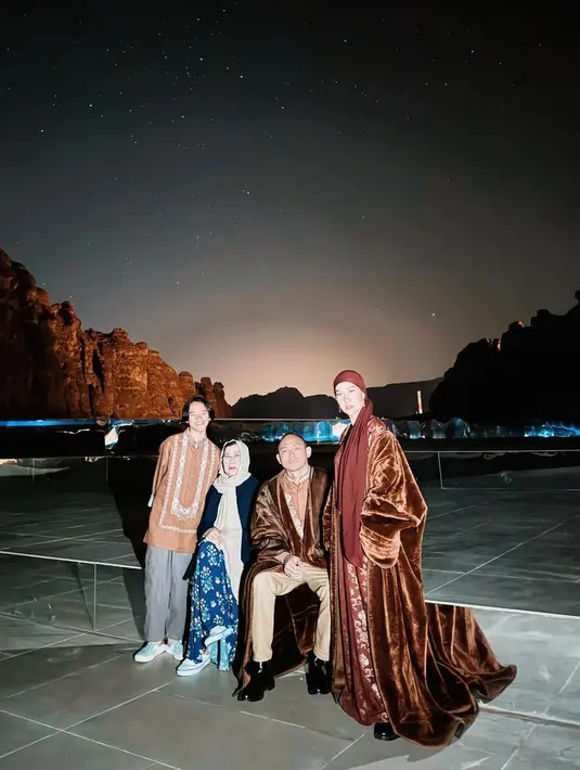 BCL juga kenakan hijab turban cokelat sebagai tampilan Arabian Look yang modis [@itsmebcl]