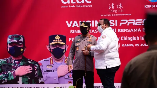 Serikat buruh KSPSI menggelar vaksinasi gratis bersama Polri