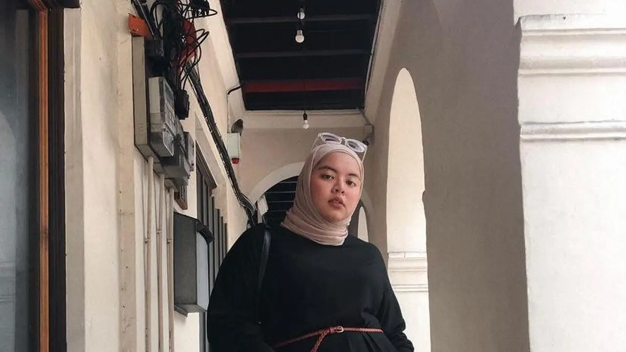 5 Tips Fashion Hijab untuk Wanita Gemuk, Bikin Lebih Percaya Diri dan Stylish