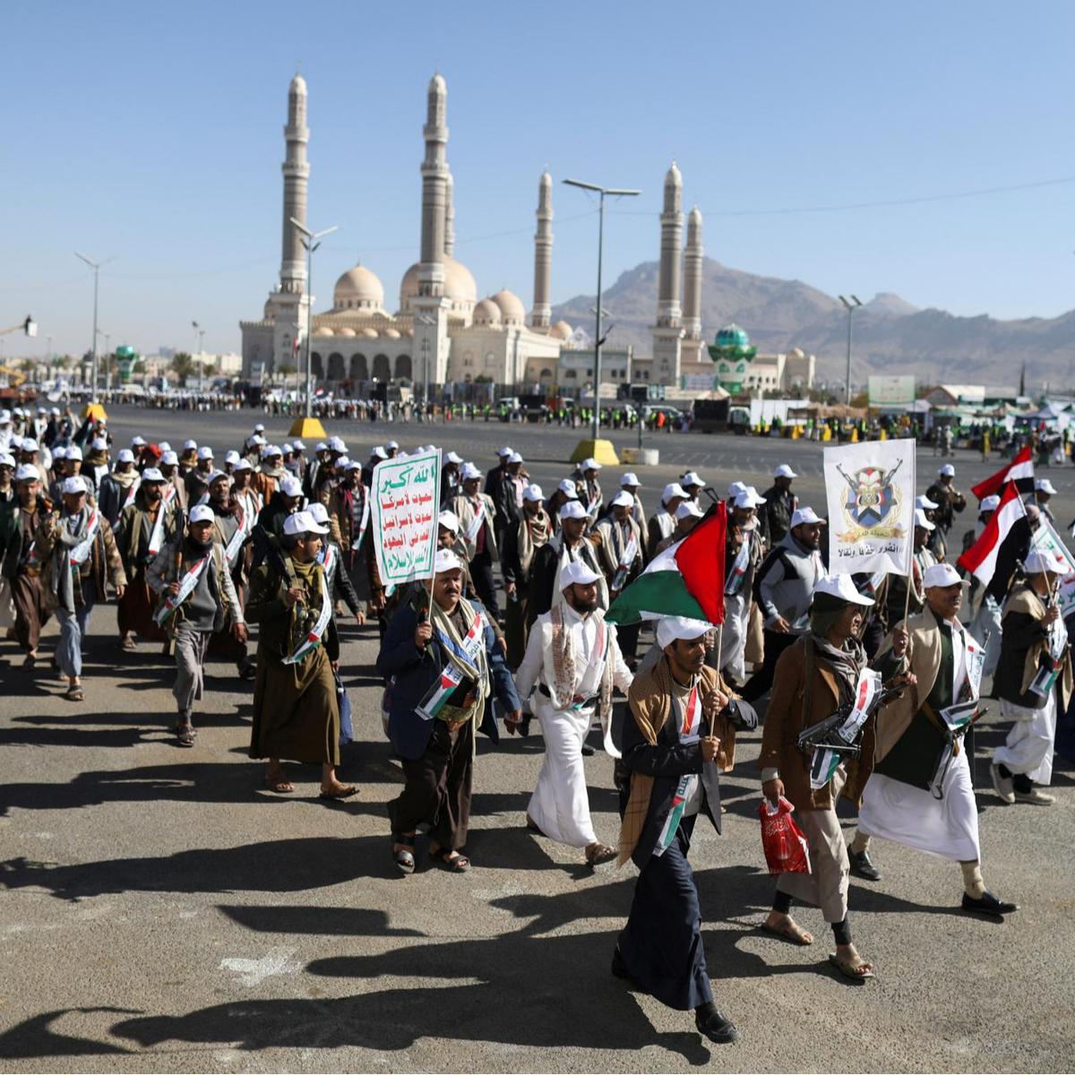 Parade pasukan Houthi yang siap bertempur di Gaza