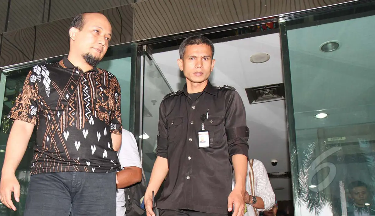 Penyidik KPK Novel Baswedan saat berada di Gedung KPK, Jakarta, Minggu (10/5/2015). Novel bersama kuasa hukumnya akan kembali mengajukan praperadilan terhadap Bareskrim Mabes Polri terkait penggeledahan rumahnya. (Liputan6.com/Herman Zakharia)