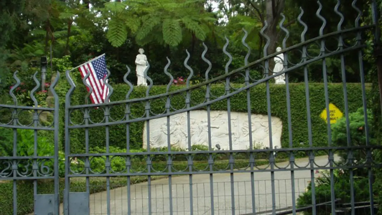 Playboy Mansion (3)
