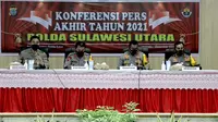 Kapolda Sulut mengungkap data gangguan kamtibmas sepanjang tahun 2021 saat menggelar jumlah pers di Markas Polda Sulut, Kamis (30/12/2021).